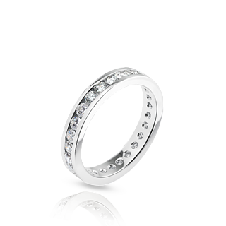Обручальное кольцо с бриллиантовой дорожкой.