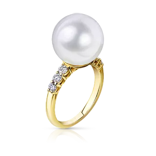 Кольцо с белой жемчужиной