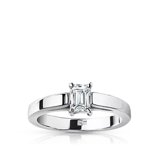 Кольцо с бриллиантом