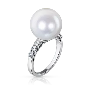 Кольцо с белой жемчужиной