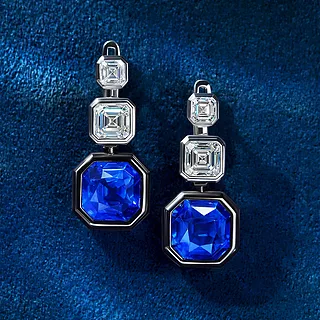 Серьги с синими сапфирами и бриллиантами 