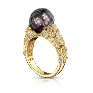 Кольцо с черным граненым жемчугом и бриллиантами 