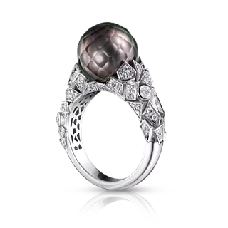 Кольцо с черным граненым жемчугом и бриллиантами 