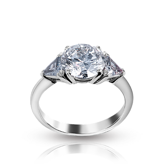 Помолвочное кольцо с тремя бриллиантами